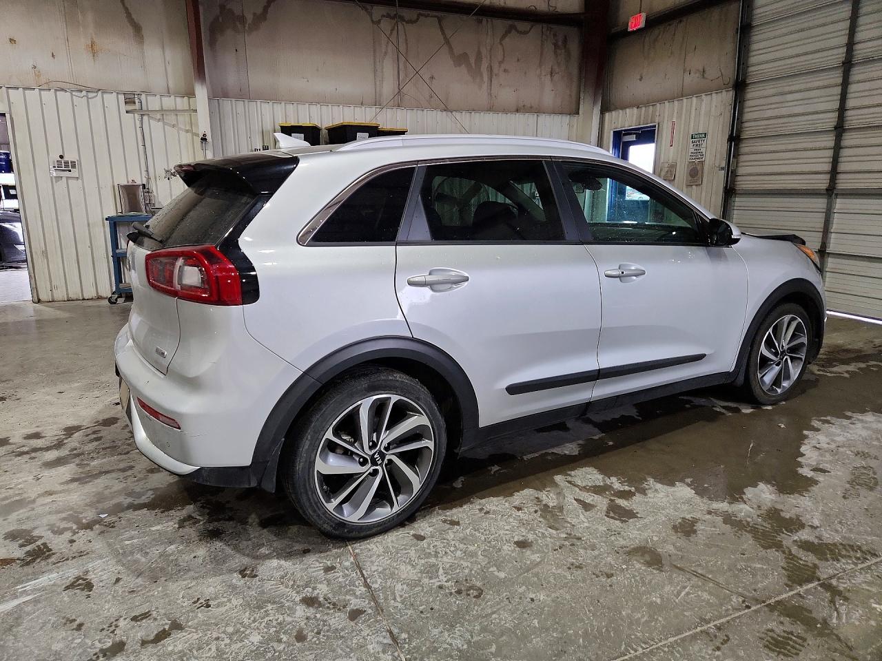 2017 KIA NIRO TOURING photo 7