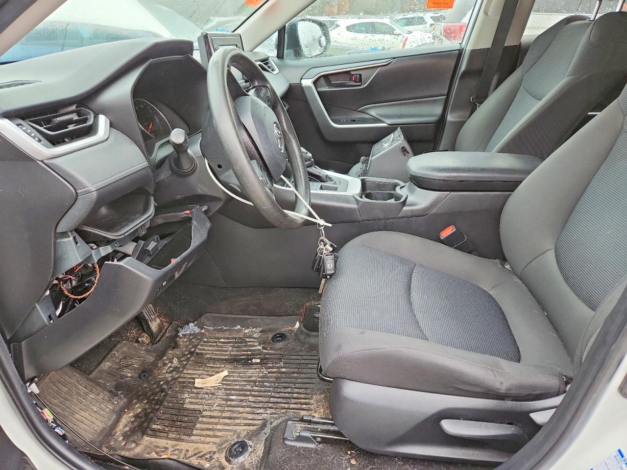 2021 TOYOTA RAV4 LE photo 13