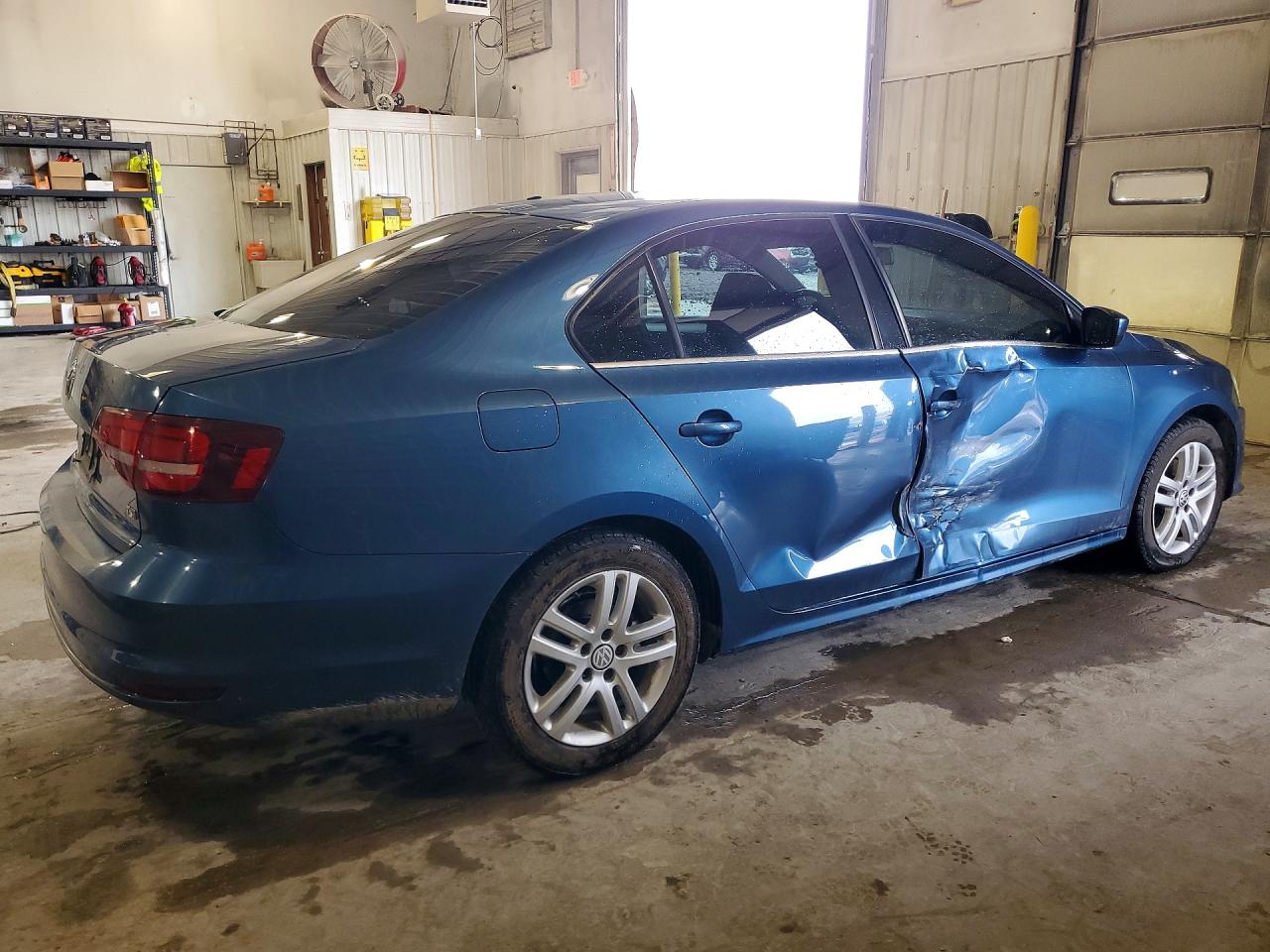 2017 VOLKSWAGEN JETTA photo 5