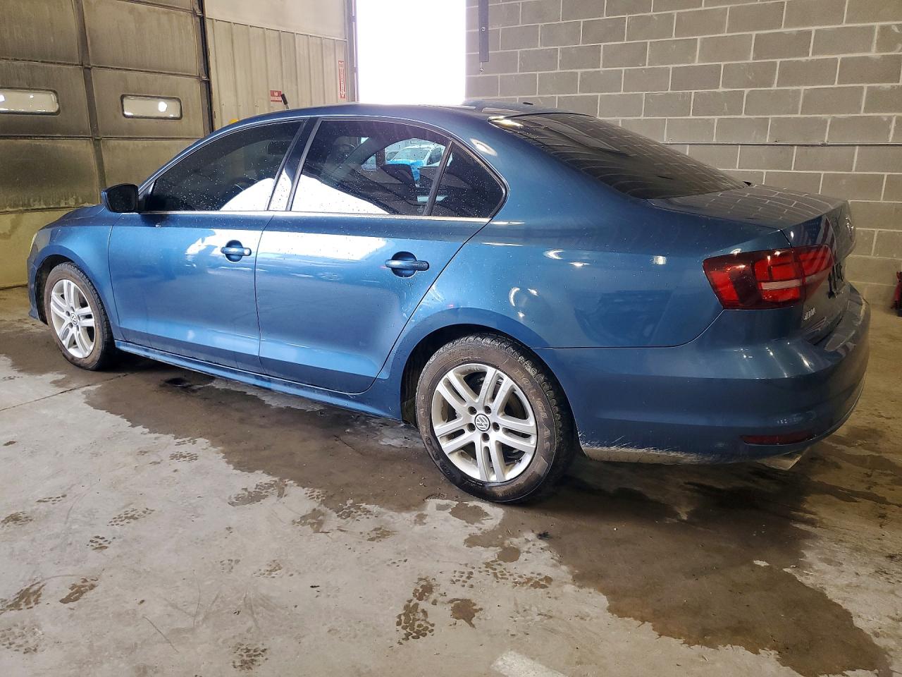 2017 VOLKSWAGEN JETTA photo 3