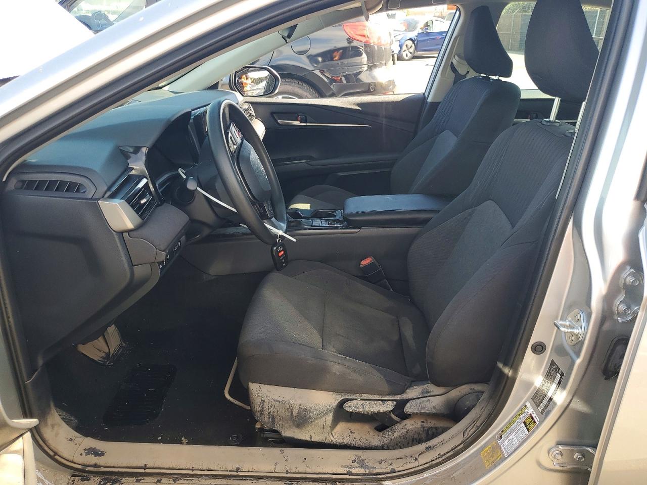 2025 TOYOTA CAMRY LE photo 19
