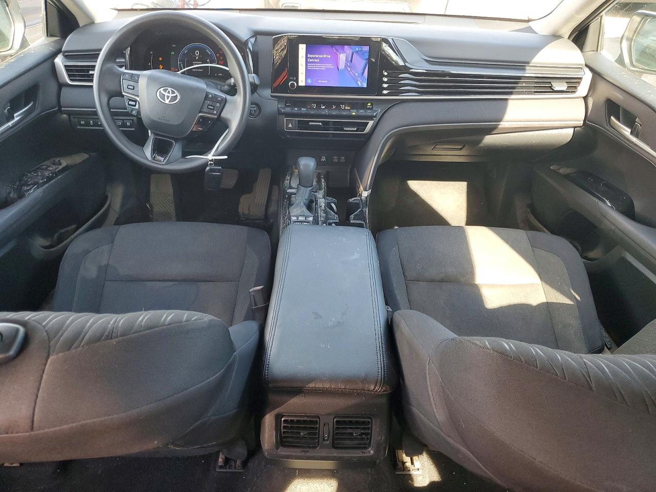 2025 TOYOTA CAMRY LE photo 22