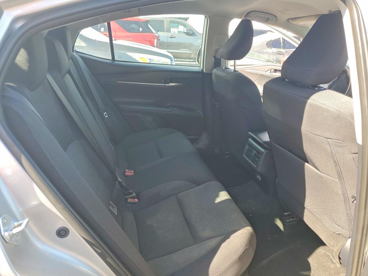 2025 TOYOTA CAMRY LE photo 28