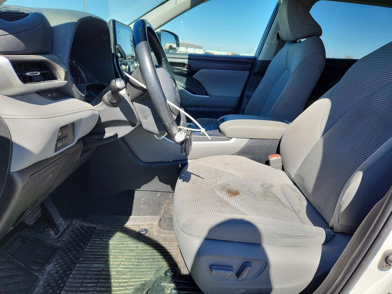 2022 TOYOTA HIGHLANDER LE photo 13