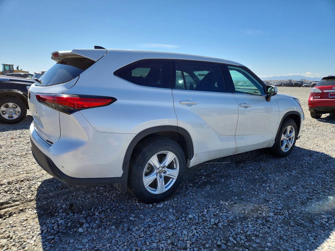 2022 TOYOTA HIGHLANDER LE photo 5