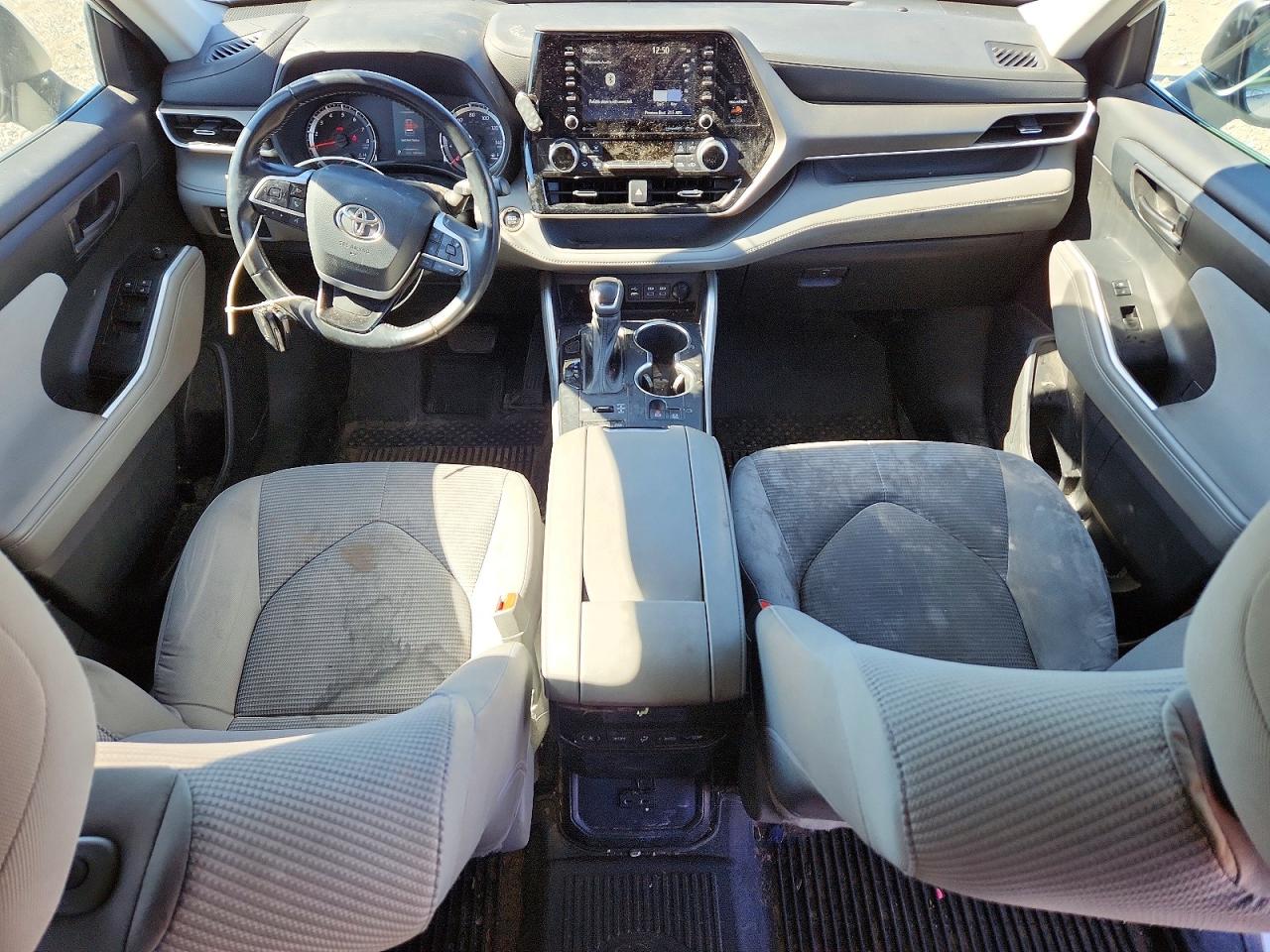 2022 TOYOTA HIGHLANDER LE photo 15