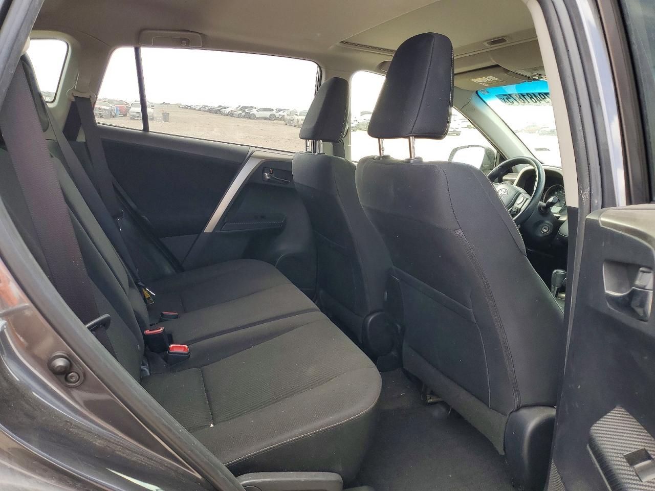 2015 TOYOTA RAV4 XLE photo 10