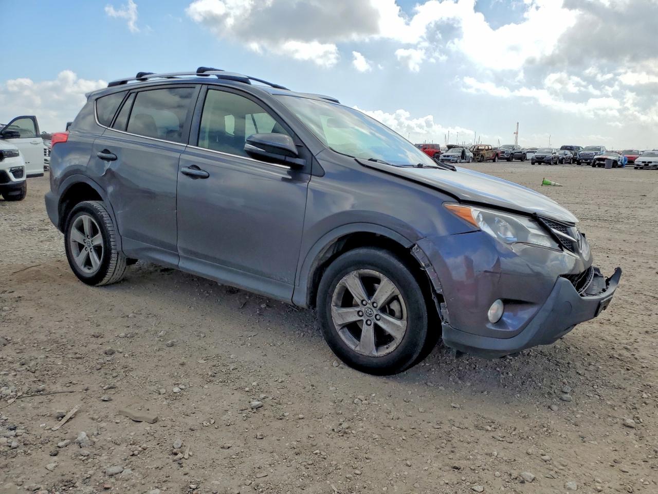 2015 TOYOTA RAV4 XLE photo 4