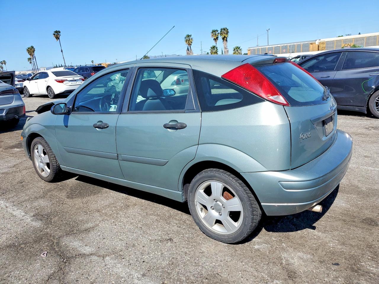 2004 FORD FOCUS ZX5 photo 2