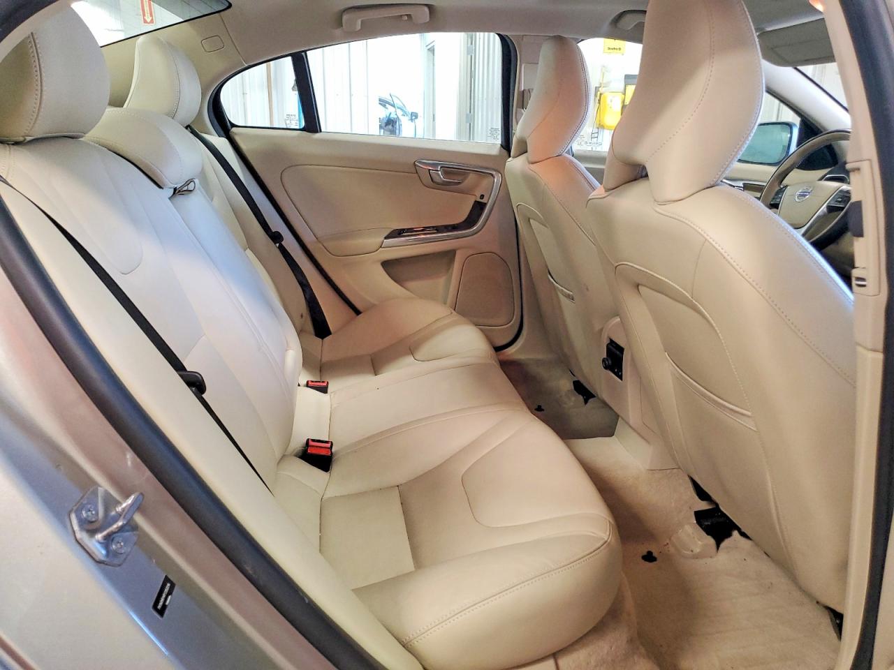 2015 VOLVO S60 PLATINUM photo 19