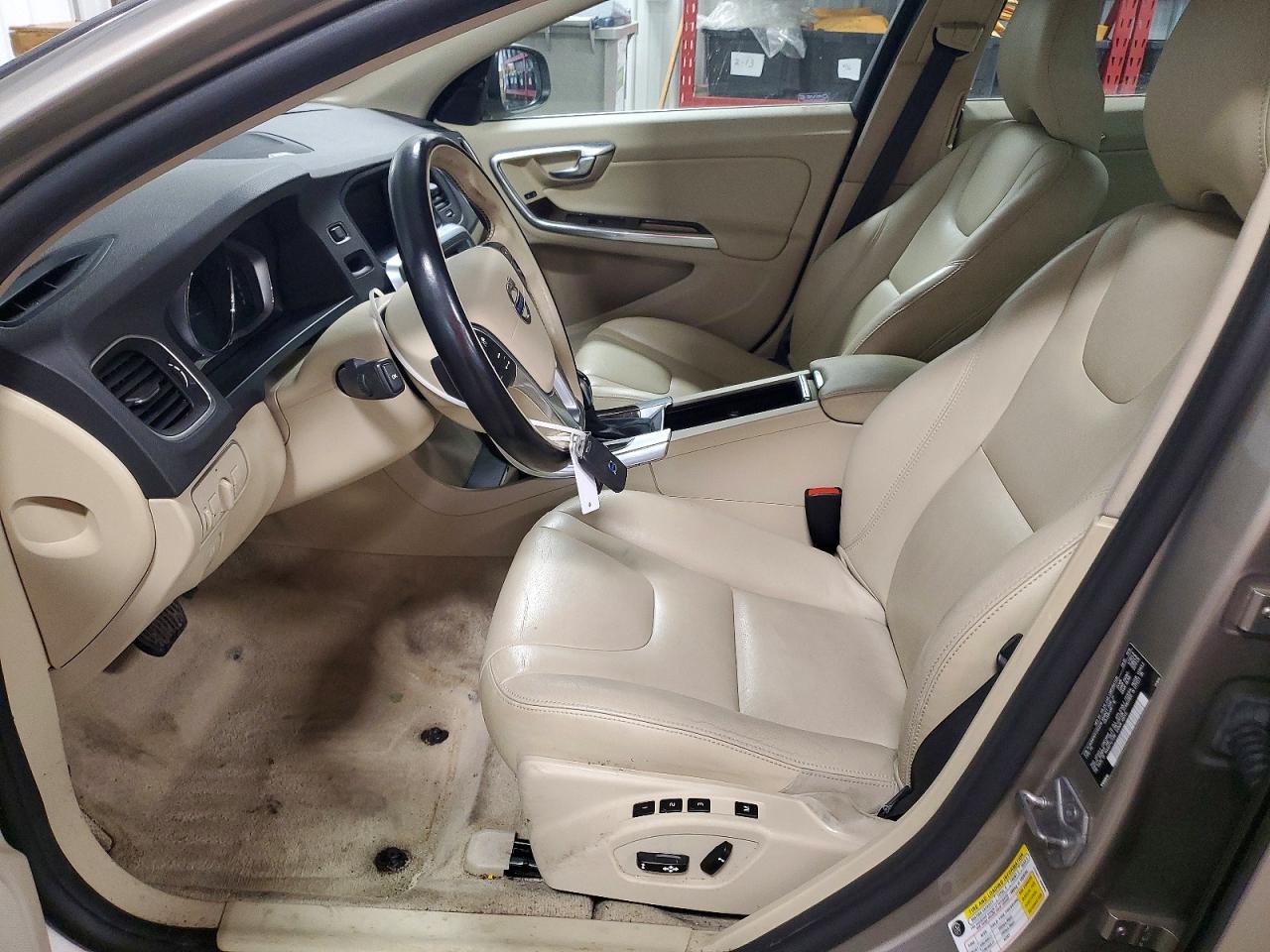 2015 VOLVO S60 PLATINUM photo 13