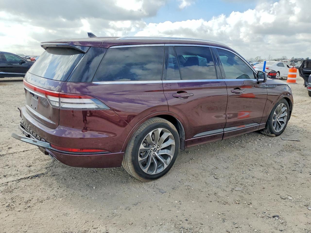 2021 LINCOLN AVIATOR GRAND TOURING photo 3