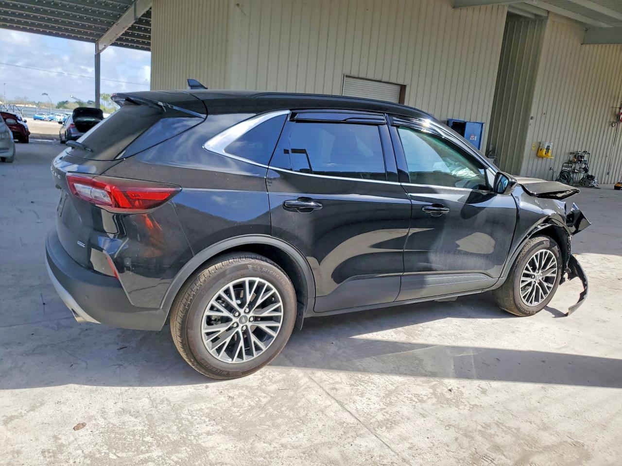 2025 FORD ESCAPE photo 3