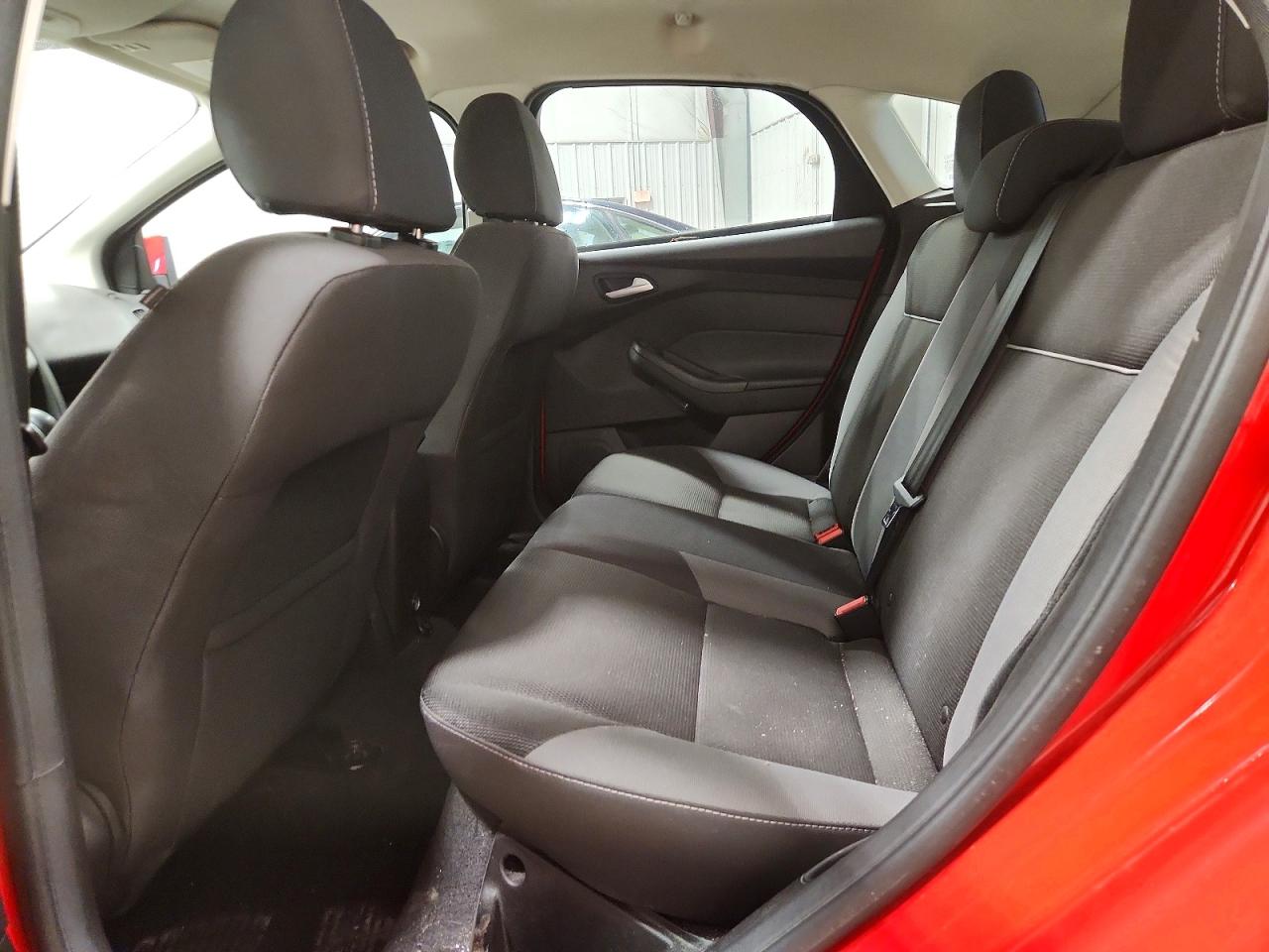 2014 FORD FOCUS SE photo 19