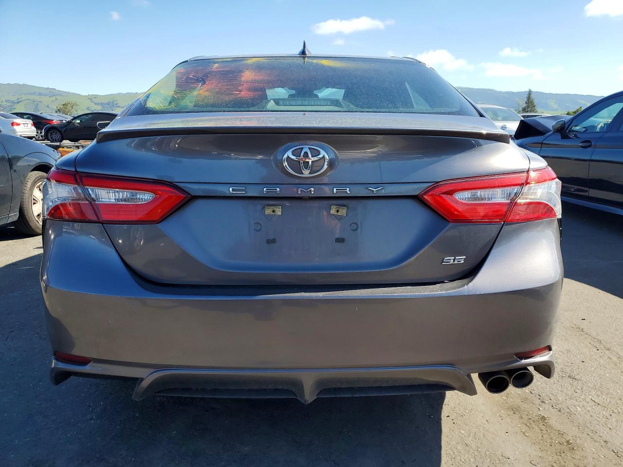 2019 TOYOTA CAMRY SE photo 16