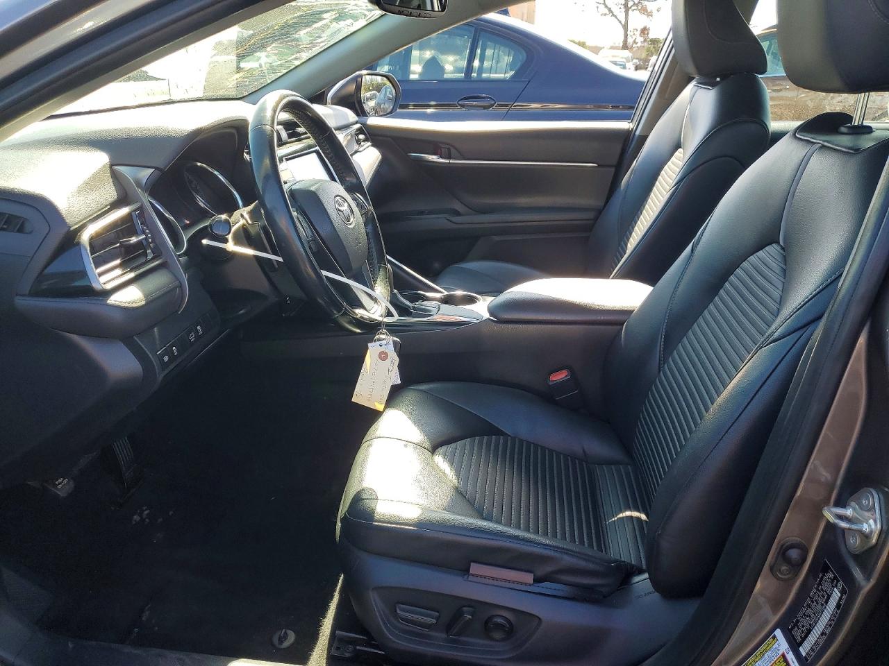 2019 TOYOTA CAMRY SE photo 19