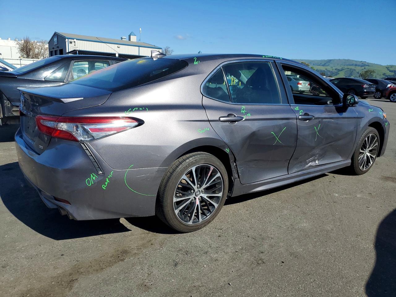 2019 TOYOTA CAMRY SE photo 7