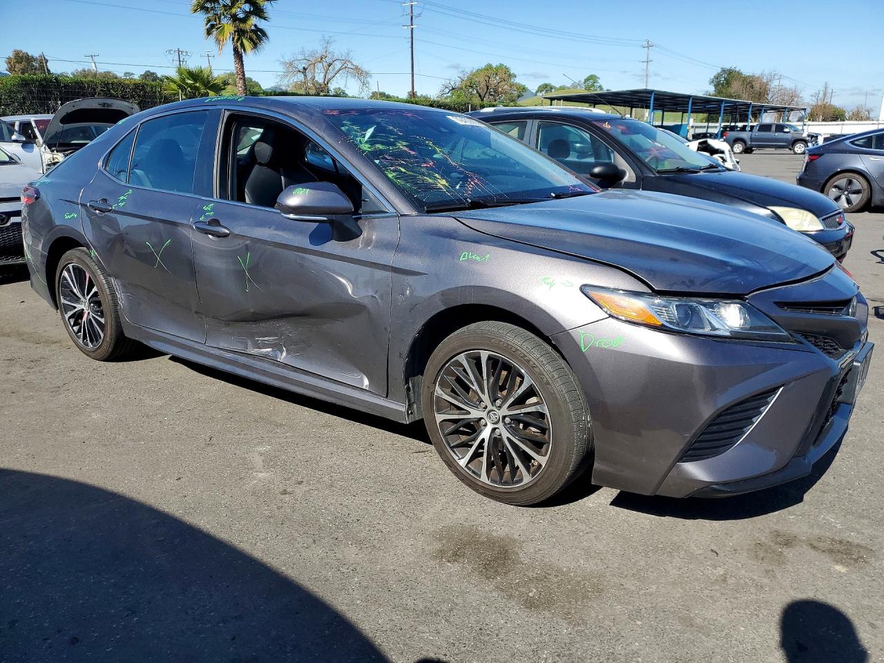 2019 TOYOTA CAMRY SE photo 10