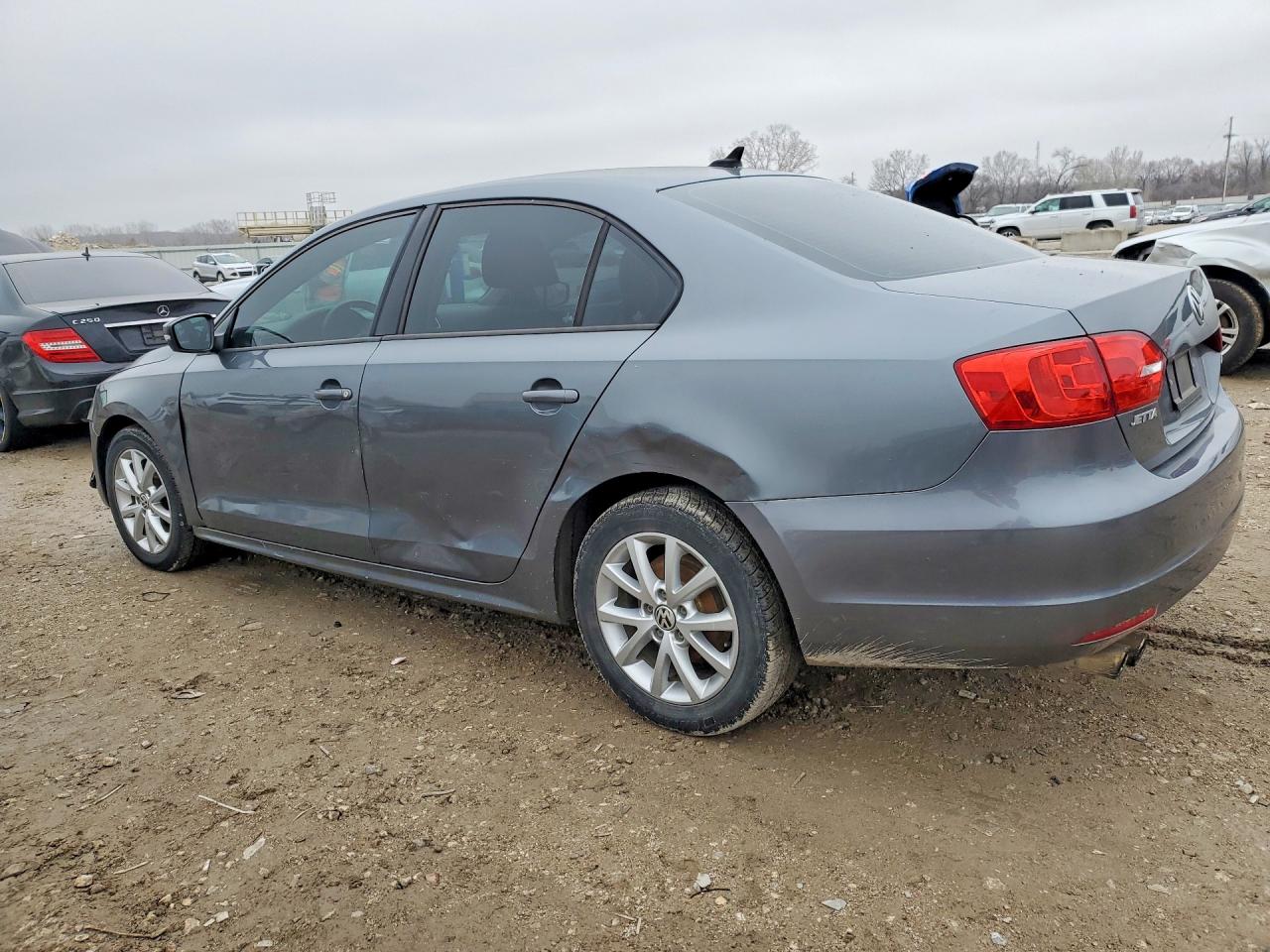 2012 VOLKSWAGEN JETTA SE photo 2