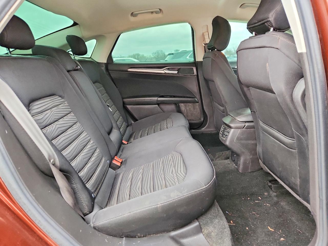 2016 FORD FUSION SE photo 19
