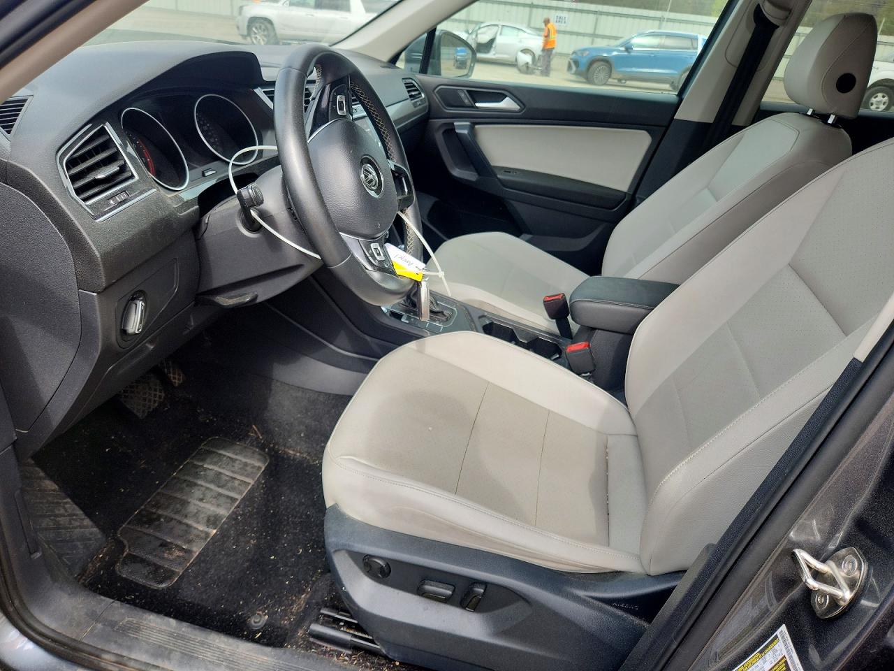 2021 VOLKSWAGEN TIGUAN SE photo 19