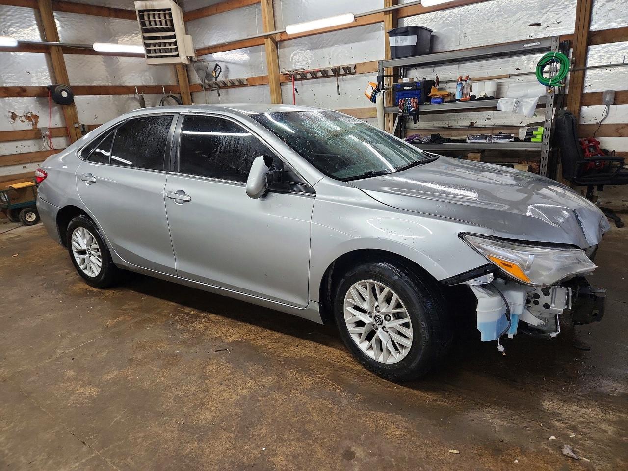 2016 TOYOTA CAMRY LE photo 4