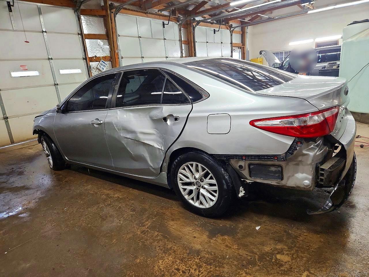 2016 TOYOTA CAMRY LE photo 2