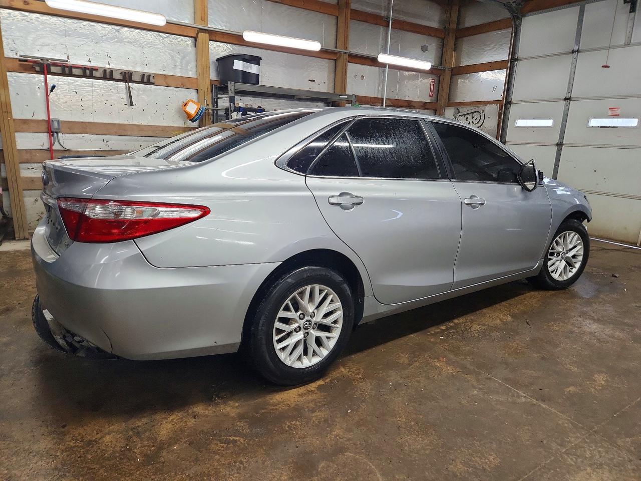 2016 TOYOTA CAMRY LE photo 3