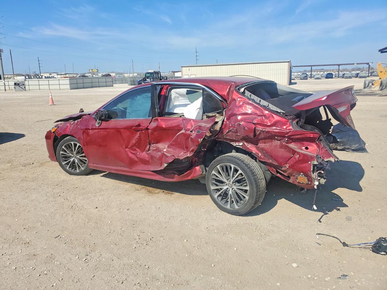 2018 TOYOTA CAMRY photo 3