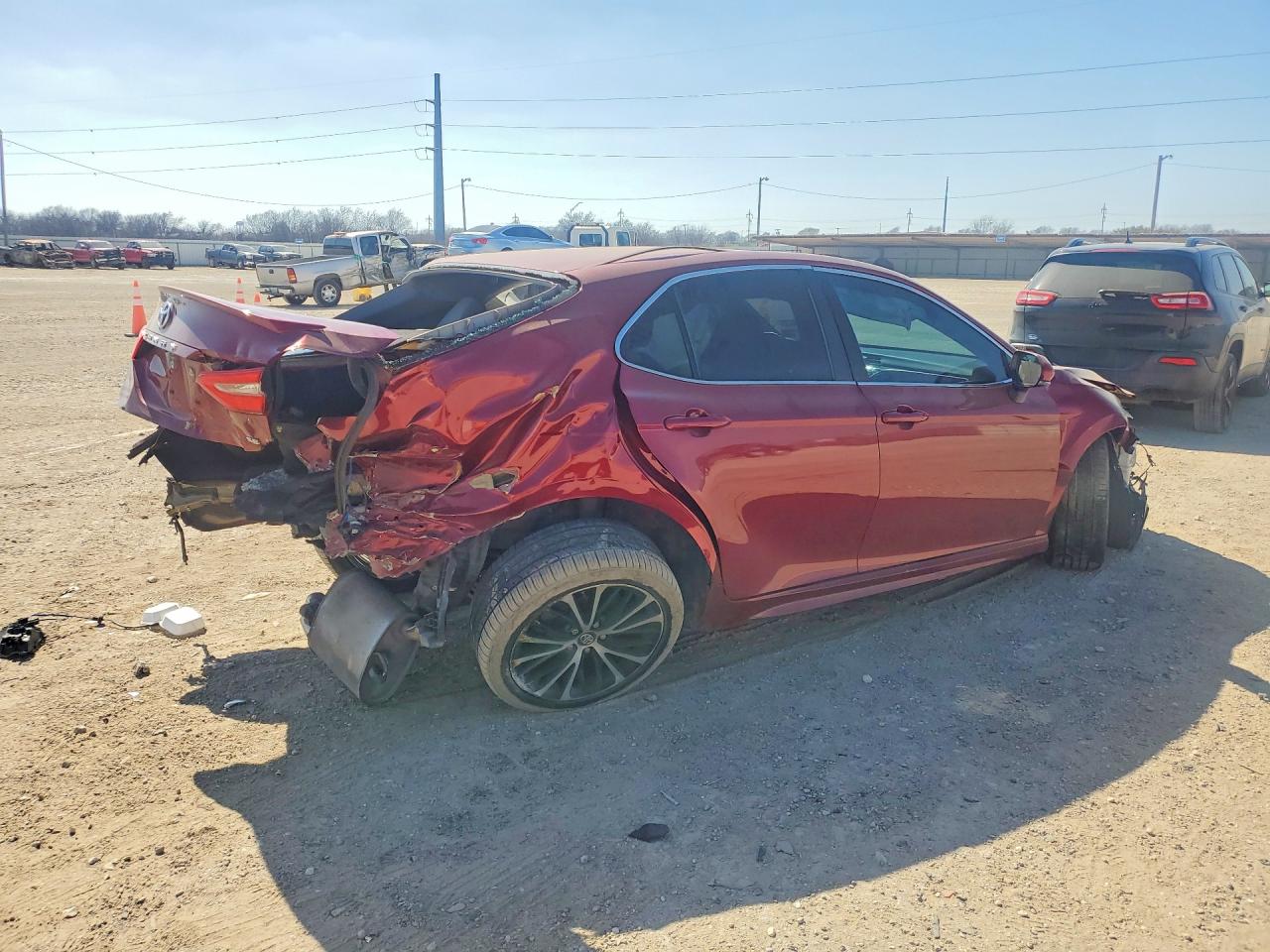 2018 TOYOTA CAMRY photo 5