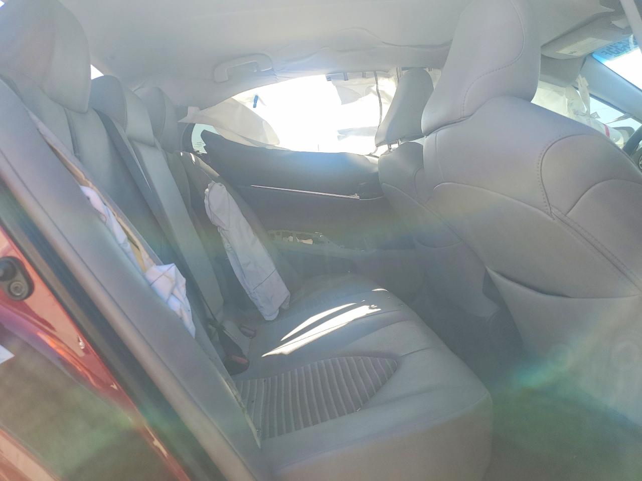 2018 TOYOTA CAMRY photo 19