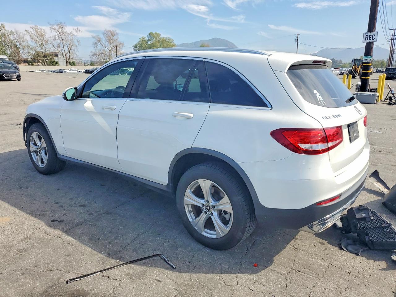 2018 MERCEDES-BENZ GLC 300 photo 2
