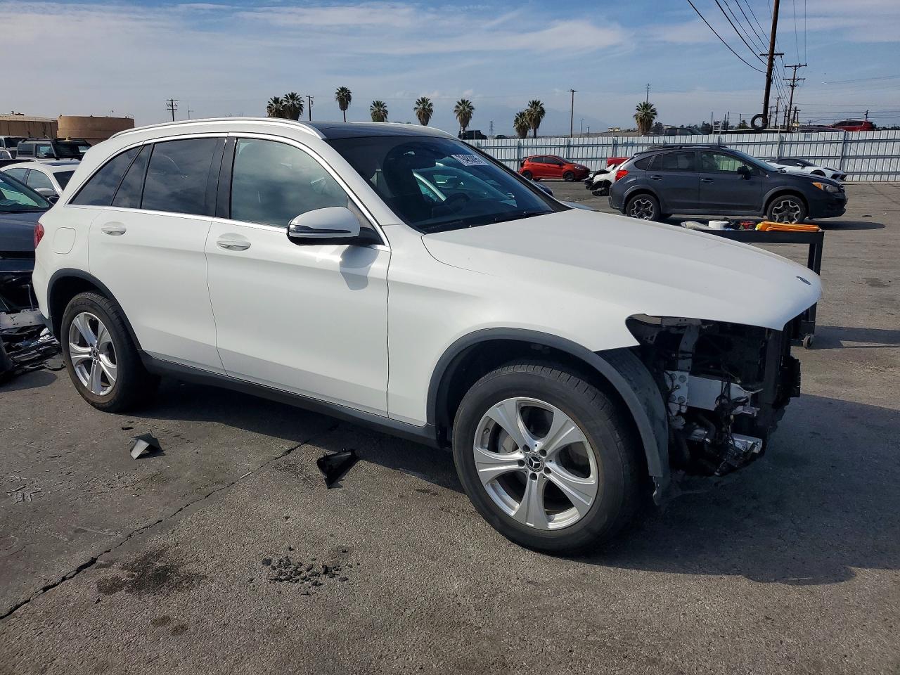 2018 MERCEDES-BENZ GLC 300 photo 4