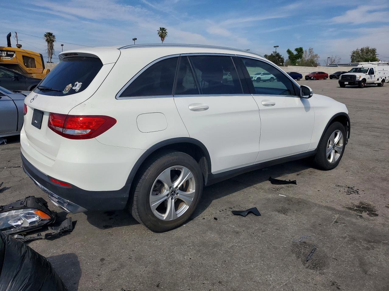 2018 MERCEDES-BENZ GLC 300 photo 3