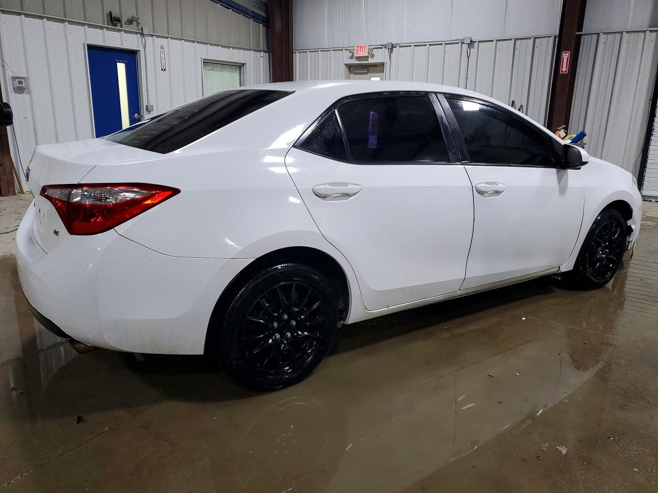 2015 TOYOTA COROLLA LE photo 3
