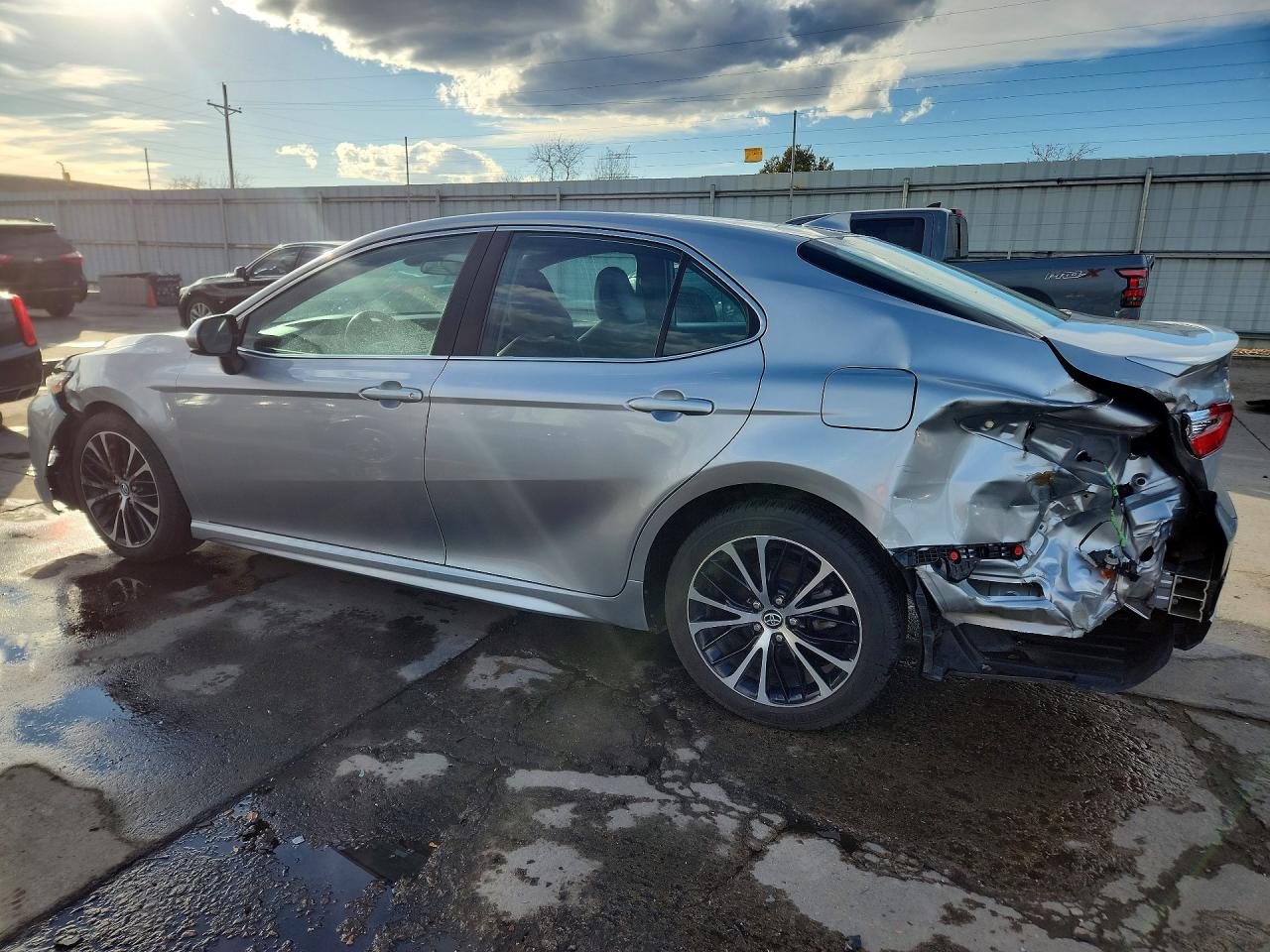 2020 TOYOTA CAMRY SE photo 2