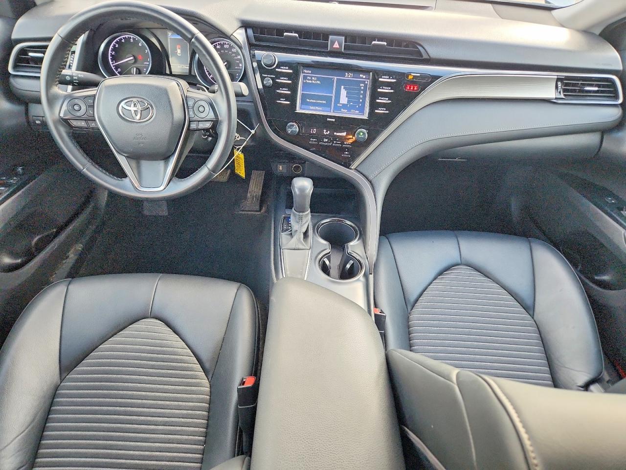 2020 TOYOTA CAMRY SE photo 8