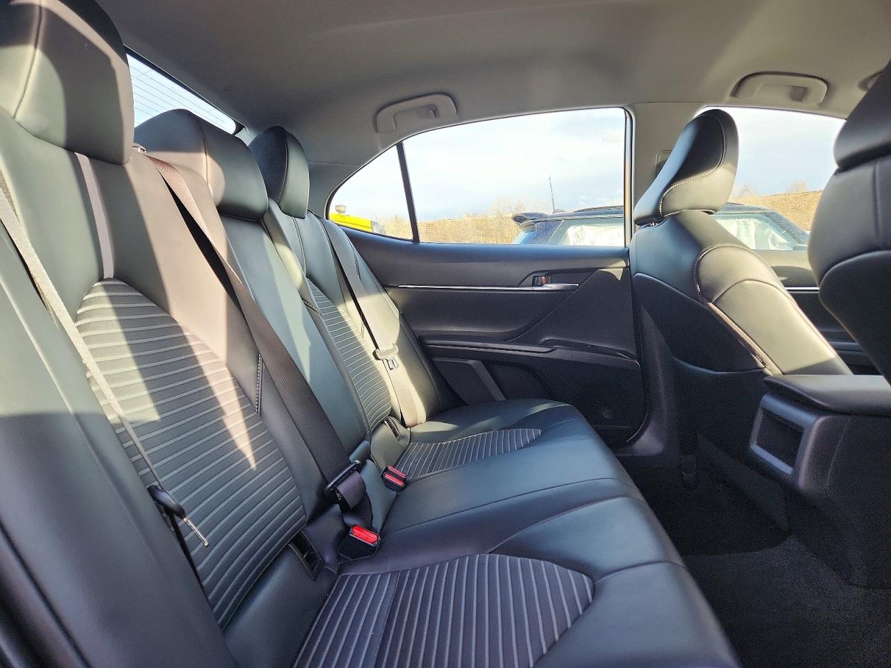 2020 TOYOTA CAMRY SE photo 10