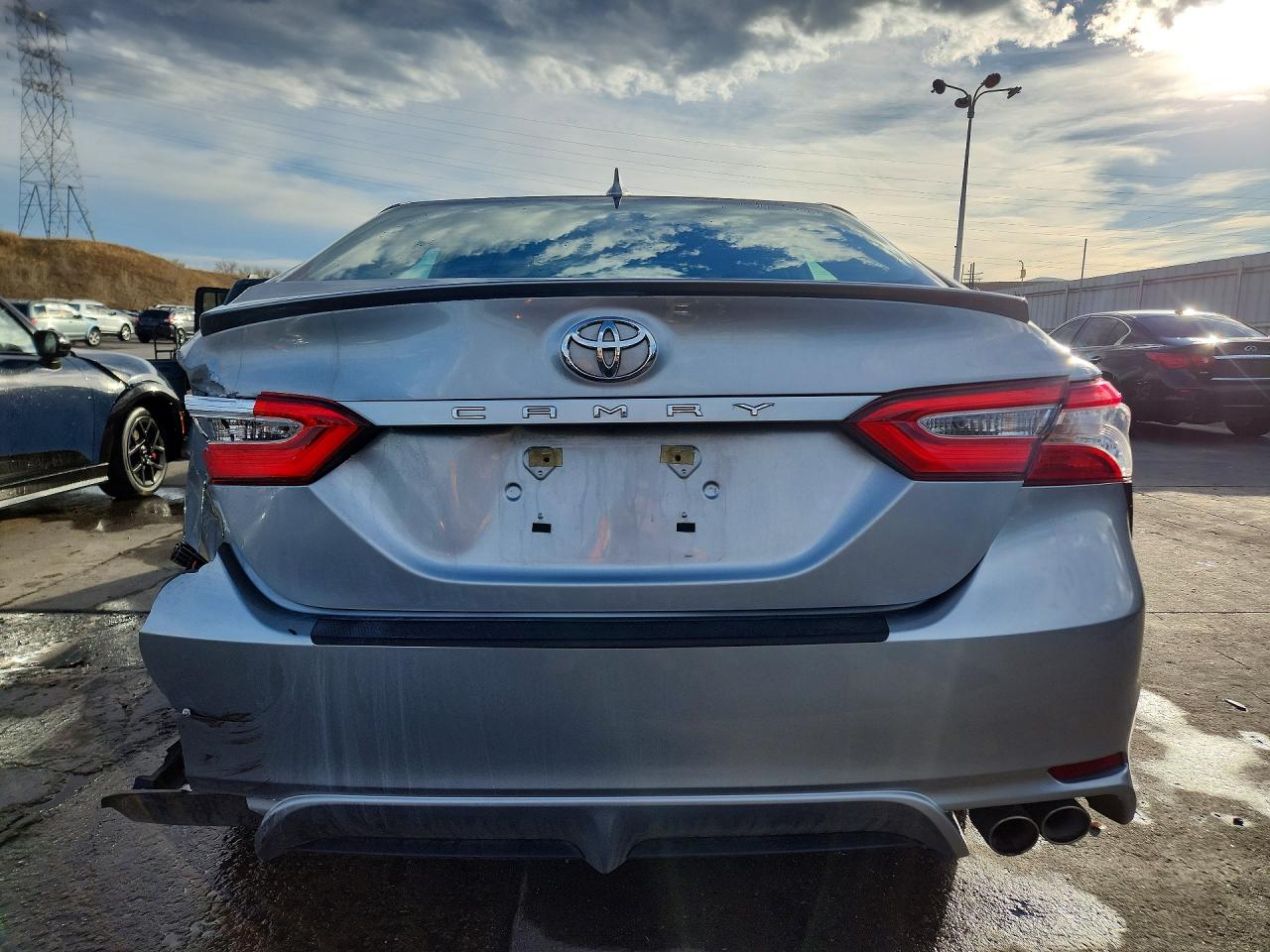 2020 TOYOTA CAMRY SE photo 6