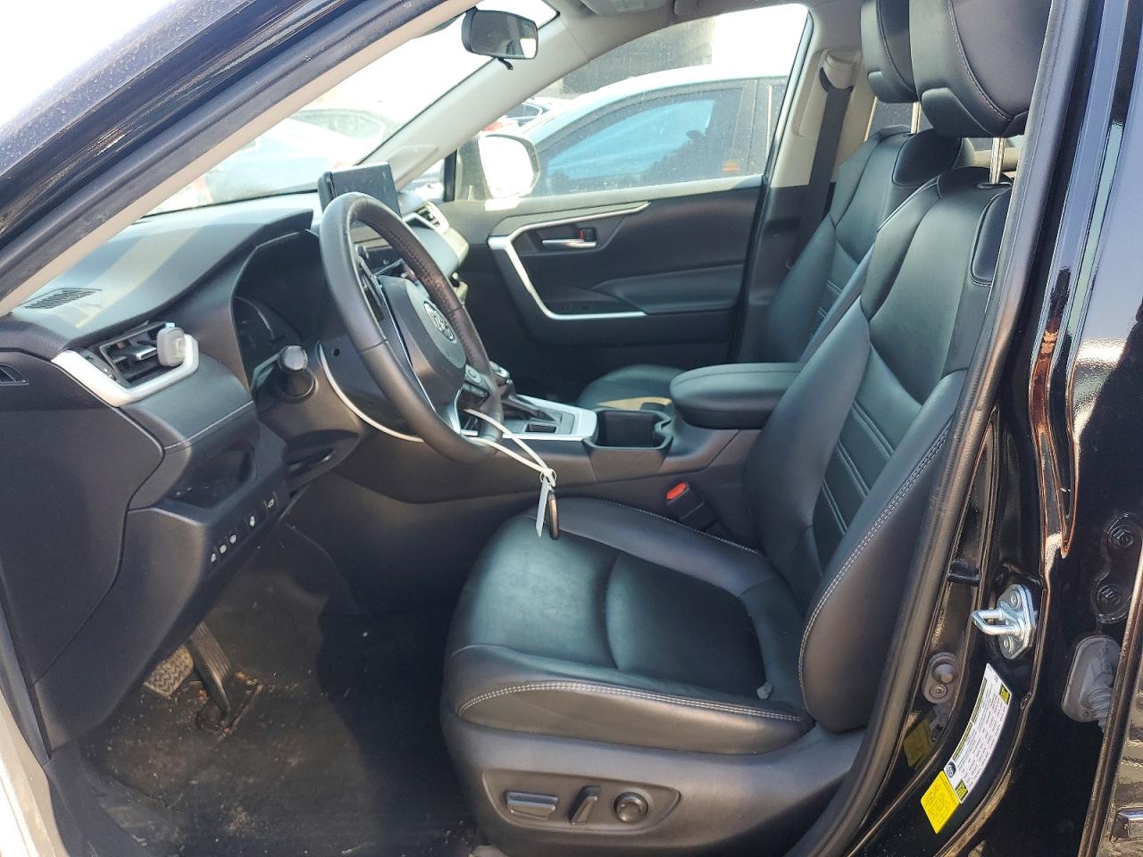 2024 TOYOTA RAV4 XLE PREMIUM photo 13