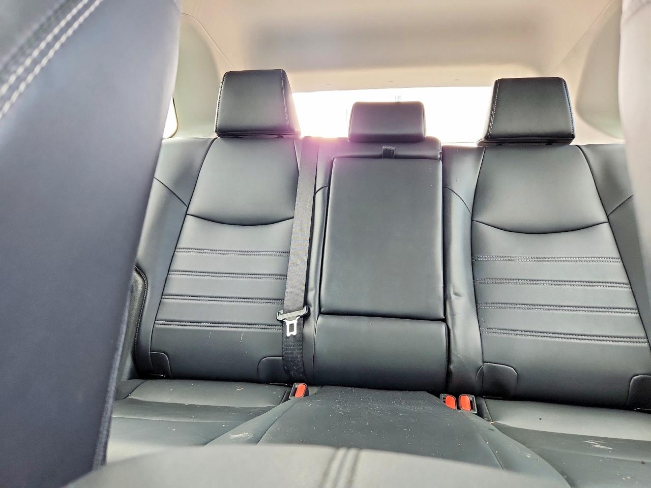 2024 TOYOTA RAV4 XLE PREMIUM photo 19