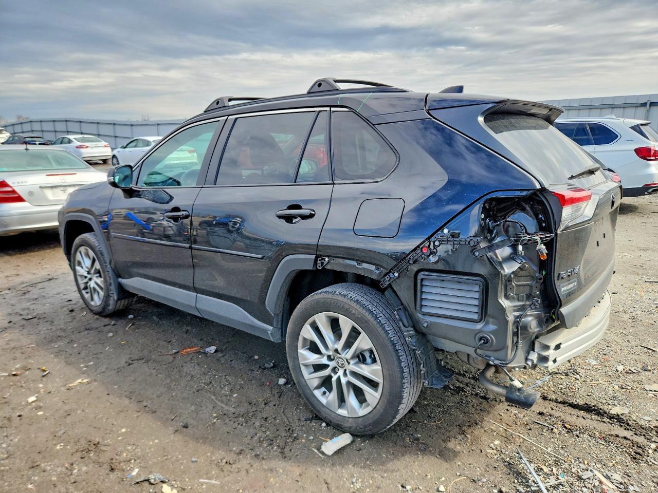 2024 TOYOTA RAV4 XLE PREMIUM photo 3