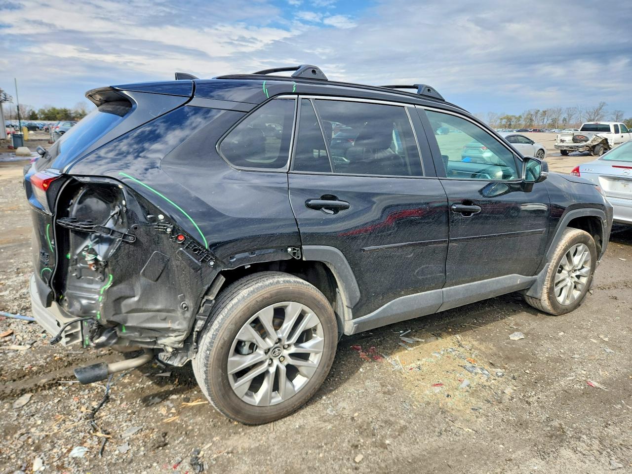 2024 TOYOTA RAV4 XLE PREMIUM photo 5