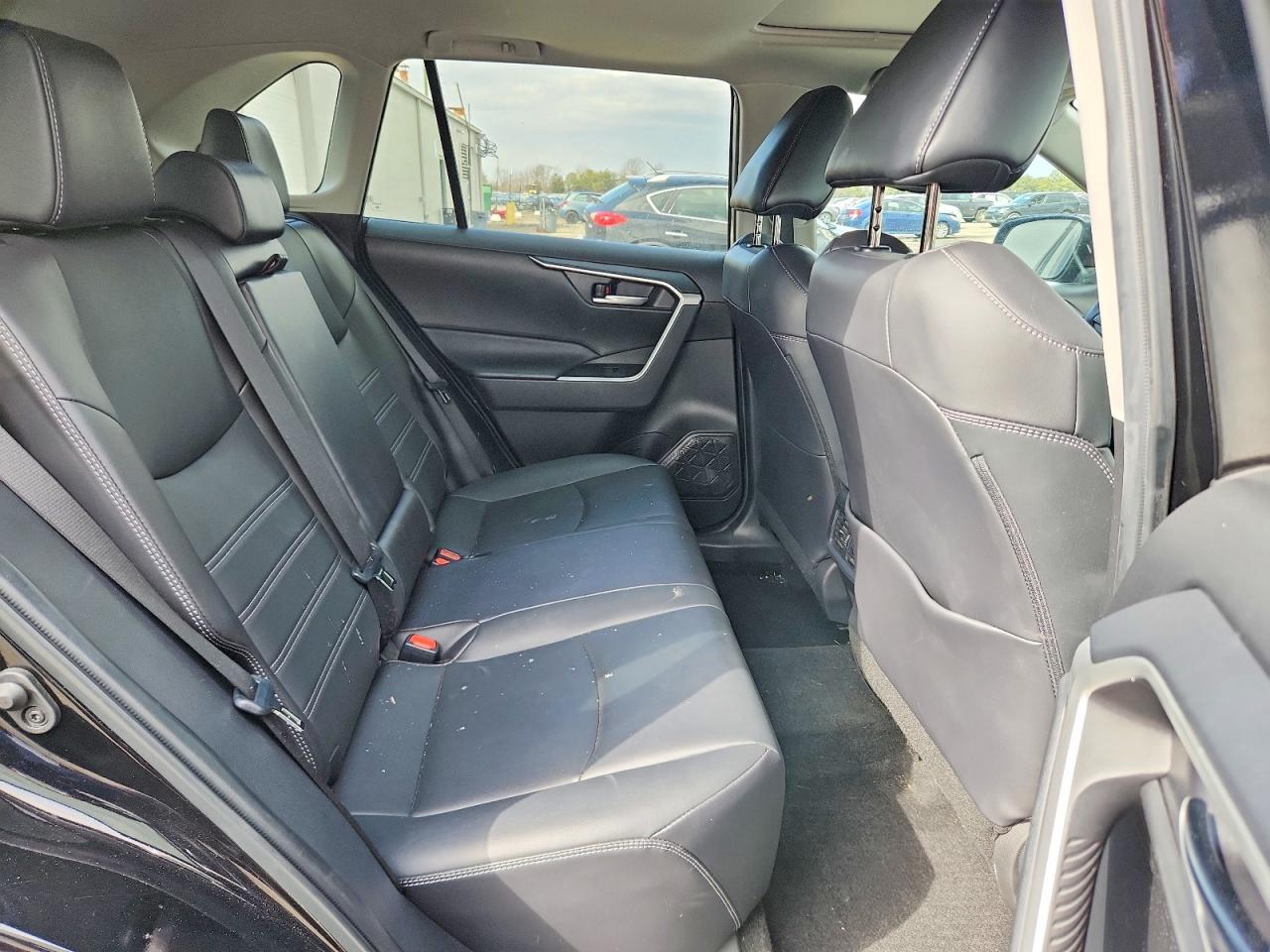 2024 TOYOTA RAV4 XLE PREMIUM photo 21
