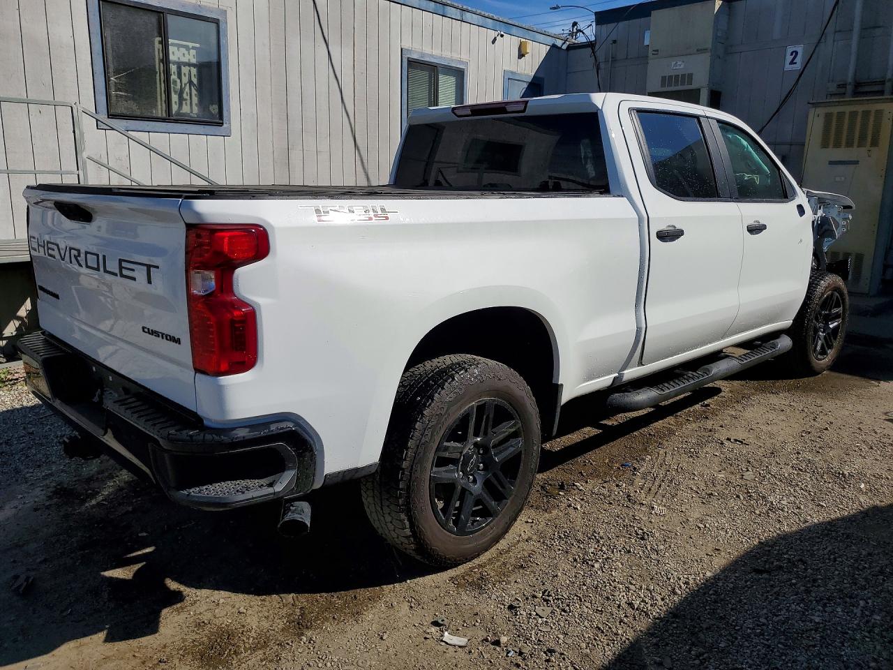 2025 CHEVROLET SILVERADO K1500 TRAIL BOSS CUSTOM photo 3