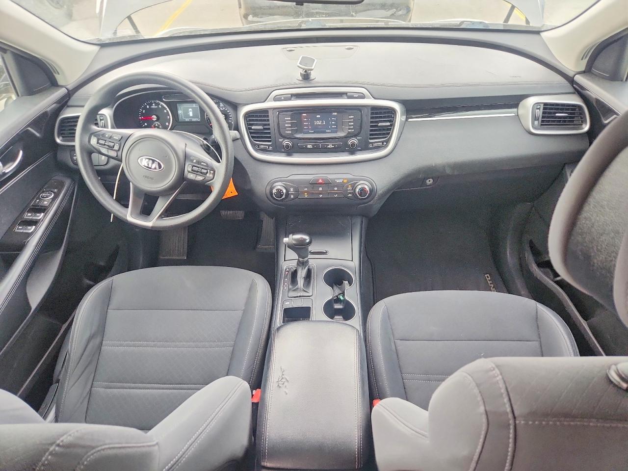 2016 KIA SORENTO LX photo 8
