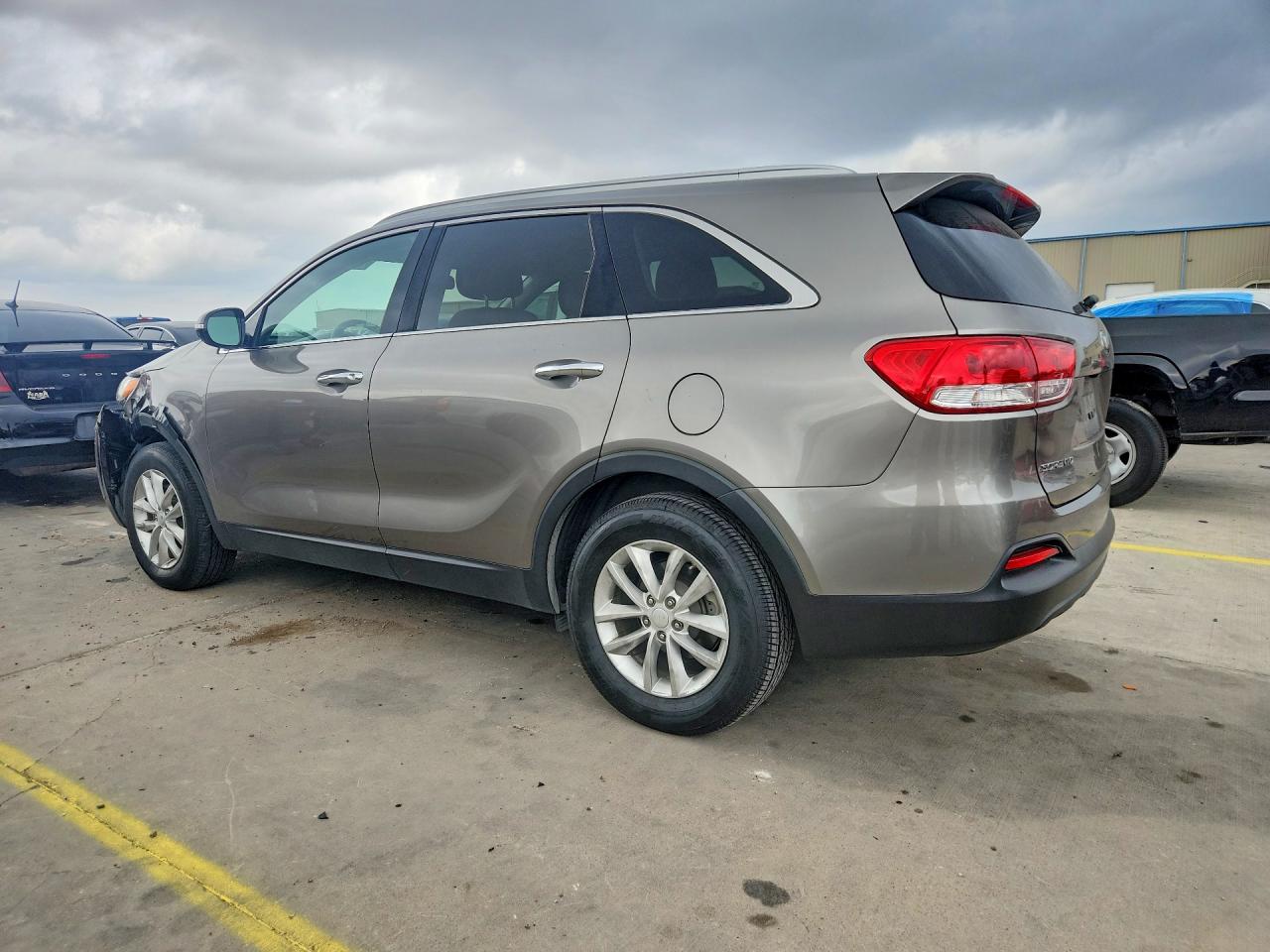 2016 KIA SORENTO LX photo 2