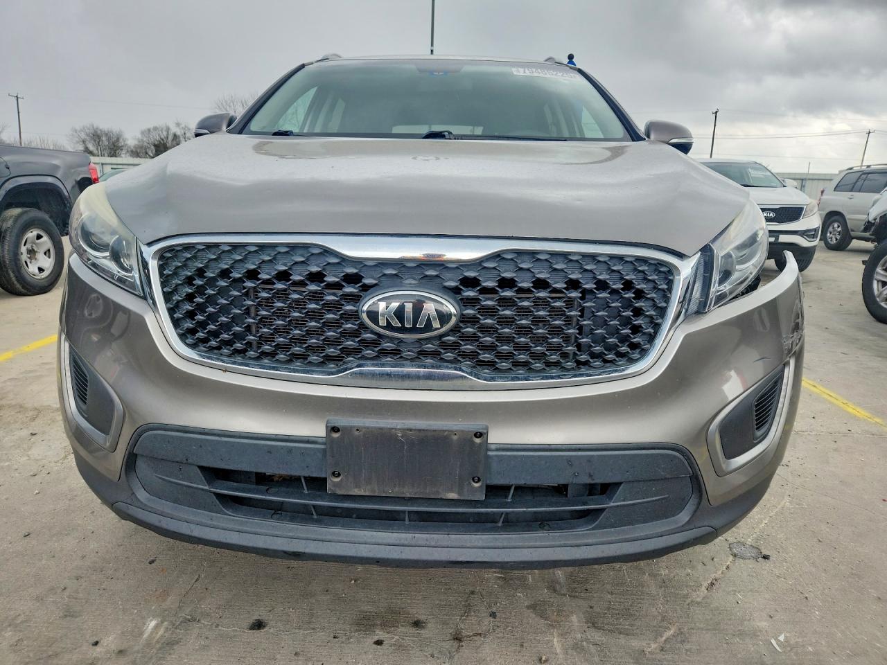 2016 KIA SORENTO LX photo 5