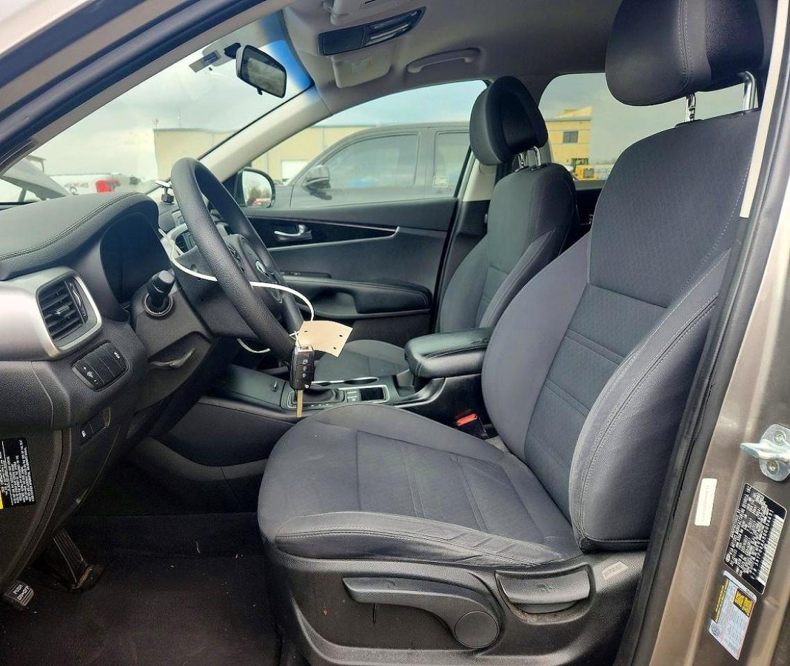2016 KIA SORENTO LX photo 7