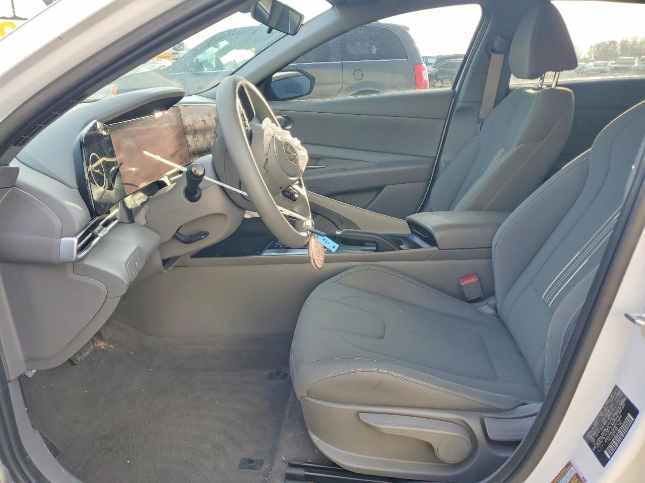 2024 HYUNDAI ELANTRA SEL photo 13